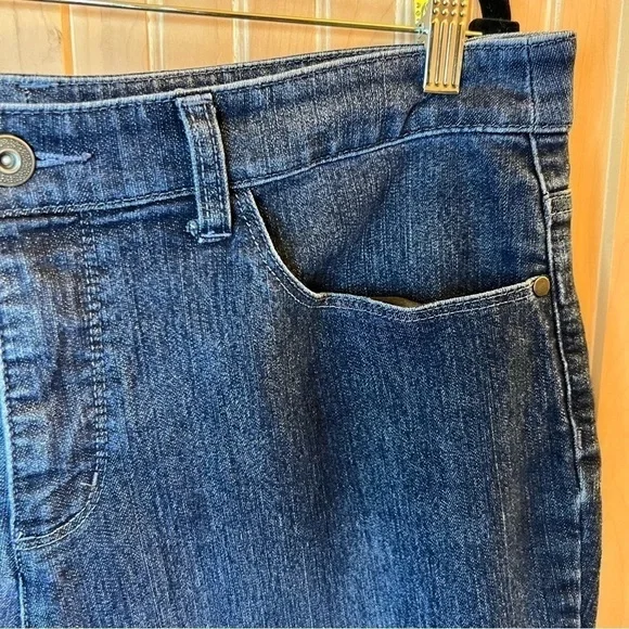 Christopher & Banks Classic Fit Straight Leg Jeans Size 16 Petite - Picture 5 of 16